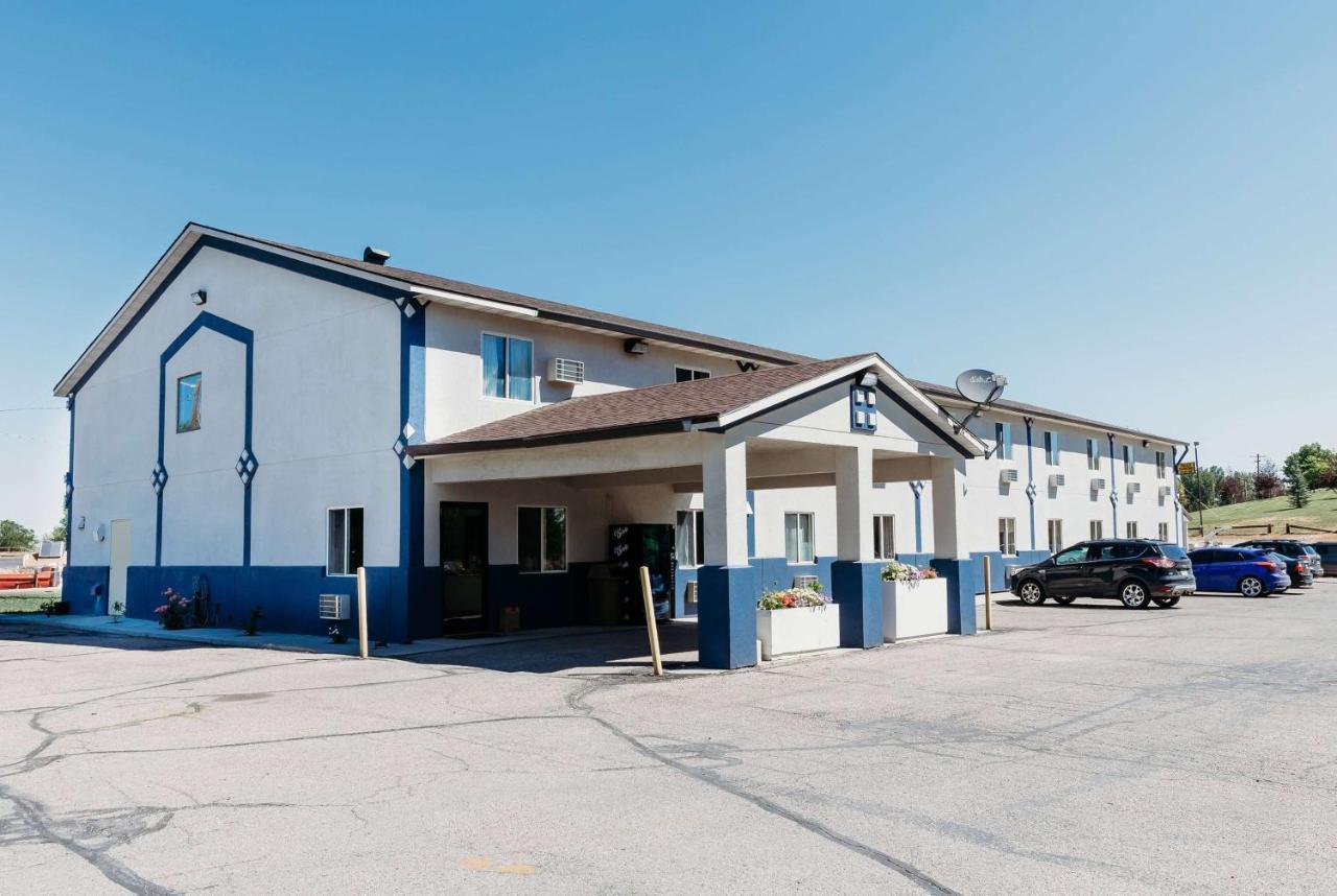Travelodge By Wyndham Worland Exterior photo